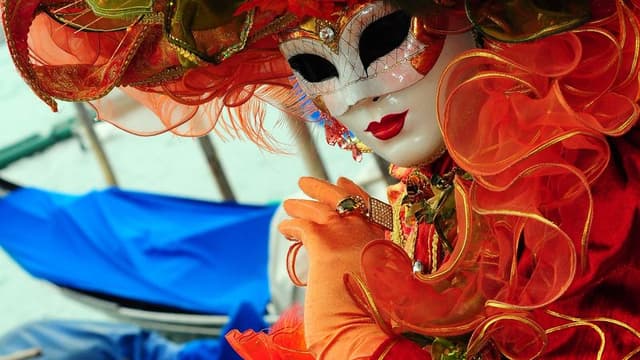 Visit of gondola and mask-making workshops