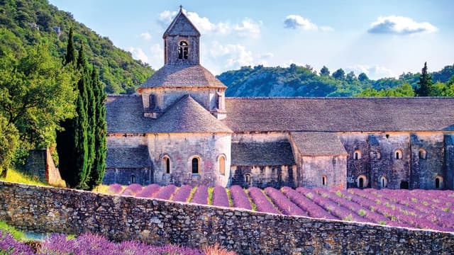 The Luberon and S&#233;nanque Abbey