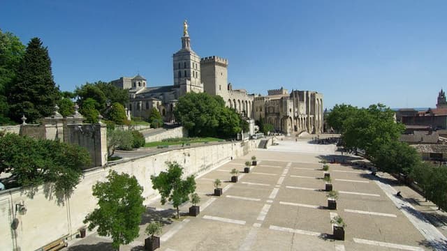Avignon and the Pope&#39;s Palace