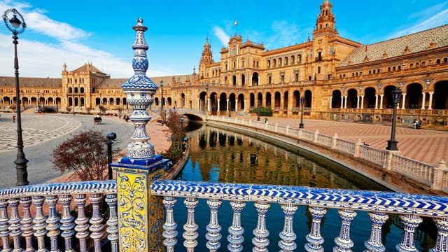 Guided walking tour of Seville