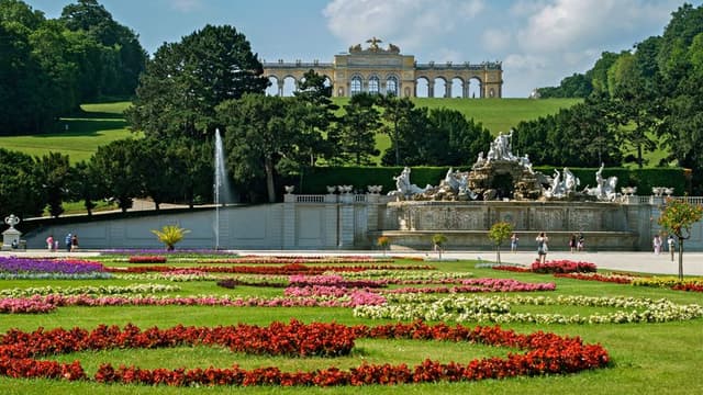 Guided tour of Vienna and Schoenbrunn Palace
