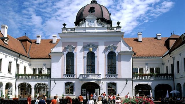 Guided tour of G&ouml;d&ouml;ll&ouml; Castle, summer residence of Sissi Empress