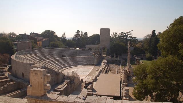 Guided walking tour of Arles