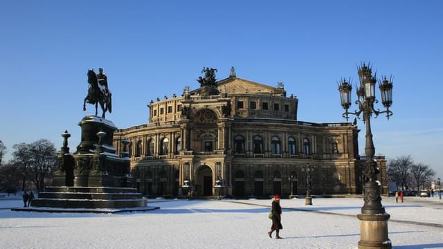 Guided tour of Dresden