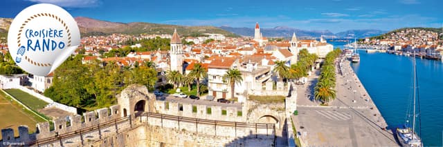 Urban hike on Hvar Island to the fortress