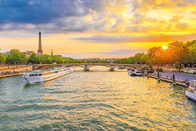 Panoramic guided tour of Paris