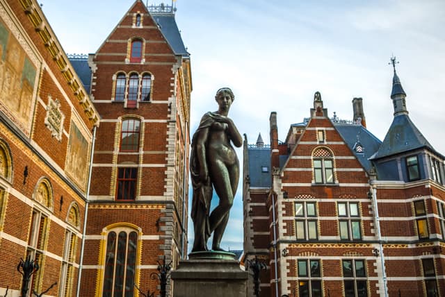 Audio-Guided Visit of the Rijksmuseum and Canal Cruise in Amsterdam