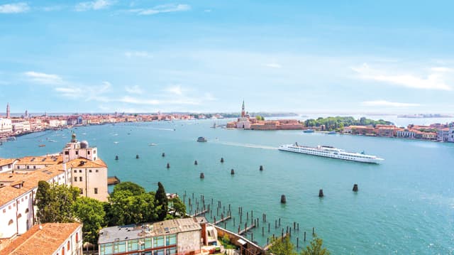 Food tour of little-known neighborhoods in Venice