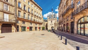 The exceptional region of Bordeaux (port-to-port cruise)