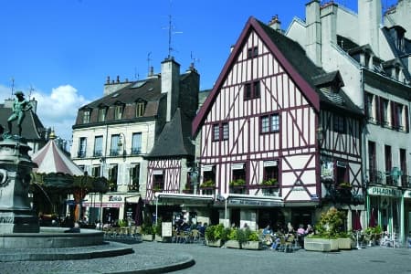 The Doubs valley and Burgundy (port-to-port cruise)