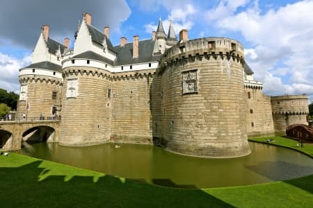 Royal New Year cruise on the Loire (port-to-port cruise)