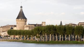 The exceptional region of Bordeaux (port-to-port cruise)